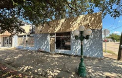 1102 Main Street, Commerce, TX 75428
