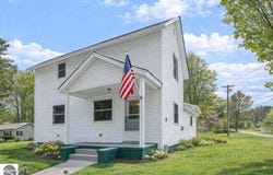 111 W FOREST HOME AVENUE, BELLAIRE, MI 49615