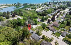 306 Fenway Ter, Manitowoc, WI 54220
