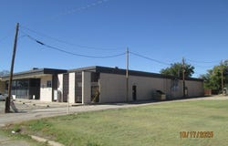 812 W 8th St, Plainview, TX 79072