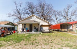 209 S Park Manor Boulevard, Lebanon, MO 65536