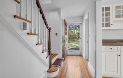 9 Chelsea Drive, Port Washington, NY 11050