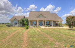 2048 E Martindale Road, Seguin, TX 78155