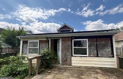 526 MANOR ROAD, BEVERLY, NJ 08010