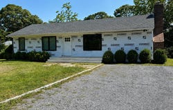 68 Fanning Ave, Hampton Bays, NY 11946