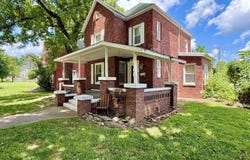 418 W 1st St, Chanute, KS 66720