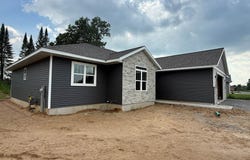 615 W Silverleaf Court, Plover, WI 54467