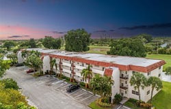 9811 N Hollybrook Lake Dr, Pembroke Pines, FL 33025