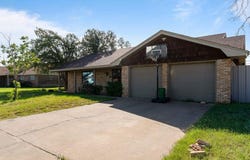 202 N Eisenhower Dr, Midland, TX 79703