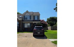 620 S Lake Circle, Chesapeake, VA 23322