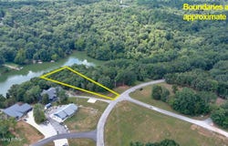 20 Doe Valley Pkwy, Brandenburg, KY 40108