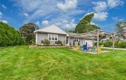 24 East Shore Road, Narragansett, RI 02882
