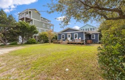 1122 S Topsail Drive, Surf City, NC 28445
