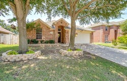 1004 Pebblecreek Drive, Burleson, TX 76028