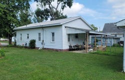 1220 S JEFFERSON Street, Salem, IL 62881