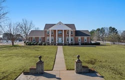 100 E Meadow Hill Dr, Florence, AL 35633