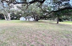 1342 Royal Oaks #1, Yorktown, TX 78164