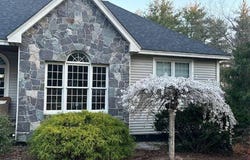 4 Fieldstone Dr, Hooksett, NH 03106