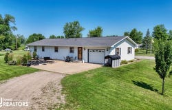 403 W Pleasant, Cincinnati, IA 52549