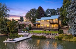 20122 NE INTERLACHEN Ln, Fairview, OR 97024