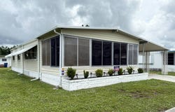 24 Peach Ave, Bradenton, FL 34207