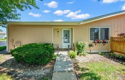 4716 W Oakwood Drive, McHenry, IL 60050