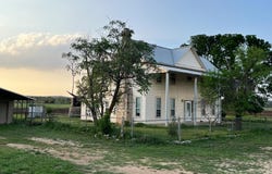 1118 Chimney Valley Rd, Blanco, TX 78606