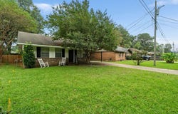 201 Fox Run Dr, Hattiesburg, MS 39402