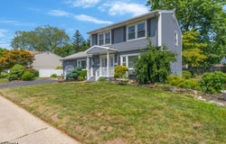 32 Dogwood Dr, Middlesex Boro, NJ 08846-1403