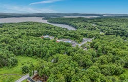 28 Holland Road, Hawley, PA 18428