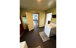 328 SW 3rd St, Newton, KS 67114