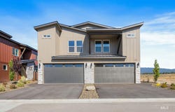 22 Bridger St, Cascade, ID 83611