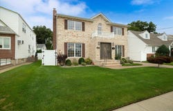 948 Cathedral Avenue, Franklin Square, NY 11010