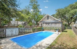 802 Hudgins St, Smithville, TX 78957