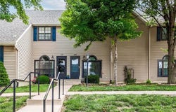 140 Stonebridge Lane, Smithville, MO 64089