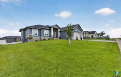 7428 E Twin Pines Ct, Sioux Falls, SD 57110