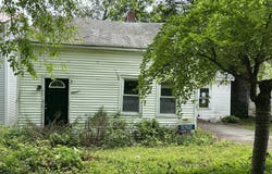 15 Florence Street, Augusta, ME 04330