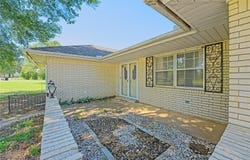 985 N Hampton Road, Harrah, OK 73045