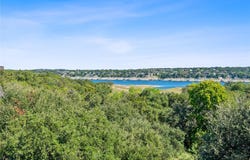 111 Comanche Pt, Point Venture, TX 78645