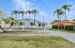 9215 SW 44th St, Miami, FL 33165