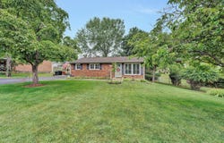 3063 Pebble Dr, Roanoke, VA 24014