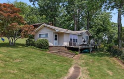 290 Lakeshore Dr, Muscle Shoals, AL 35661