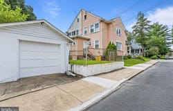 525 COLLINGDALE AVENUE, COLLINGDALE, PA 19023
