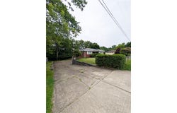 2884 Sunset Cir, Export, PA 15632
