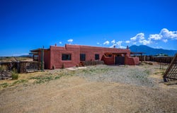 33 Garcia Ln, Taos, NM 87529