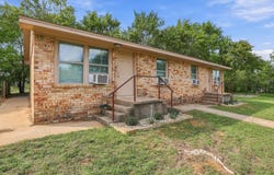 701 W Hull A & B Street, Denison, TX 75020