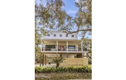218 Thomas Street, Bay Saint Louis, MS 39520