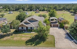 135 Parkland DR, Cedar Creek, TX 78612