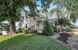 60 High Street, Fredericktown, OH 43019