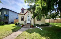 2909 2nd Ave, Hibbing, MN 55746